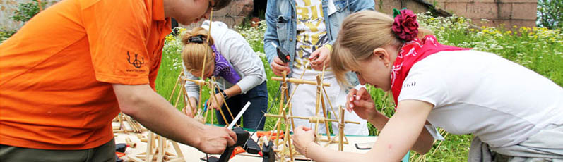 Teambuilding Trebuchet Construction